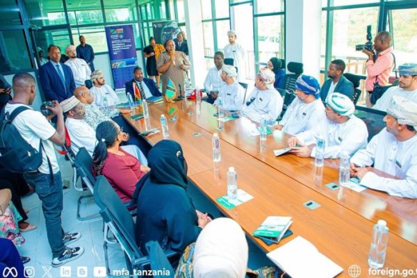 Wafanyabiashara-wa-Oman-Watembelea-Mkoa-wa-Pwani-Kujionea-Shughuli-za-Viwanda-na-BiasharaUjumbe--780x470